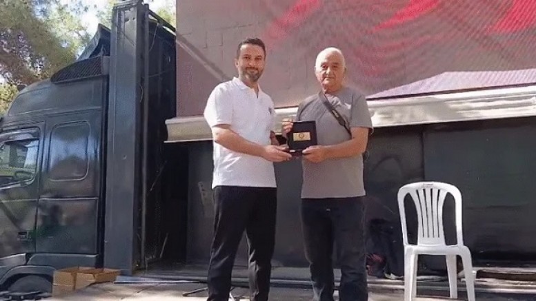 Kalem ehli Gazeteci Mustafa Kutun'a yılın ödülü