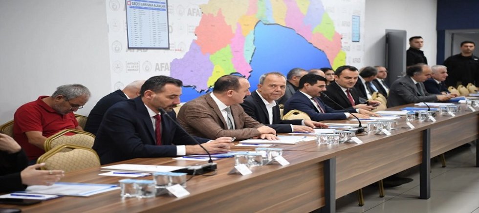 Manavgat Belediyesi Antalya’daki değerlendirme toplantısına ına katıldı