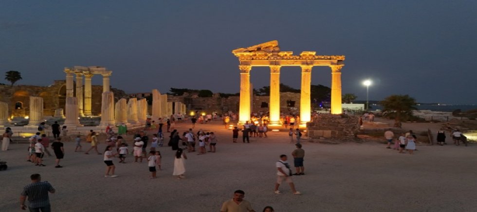 Side Antik Kenti Gece ışıltısıyla Turistlerin gözdesi 