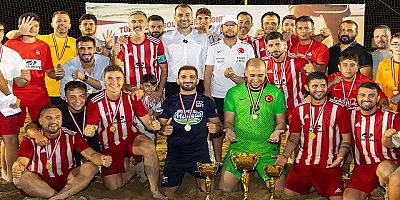 Plaj futbolunda şampiyon ÇİMHAN SARILAR SPOR